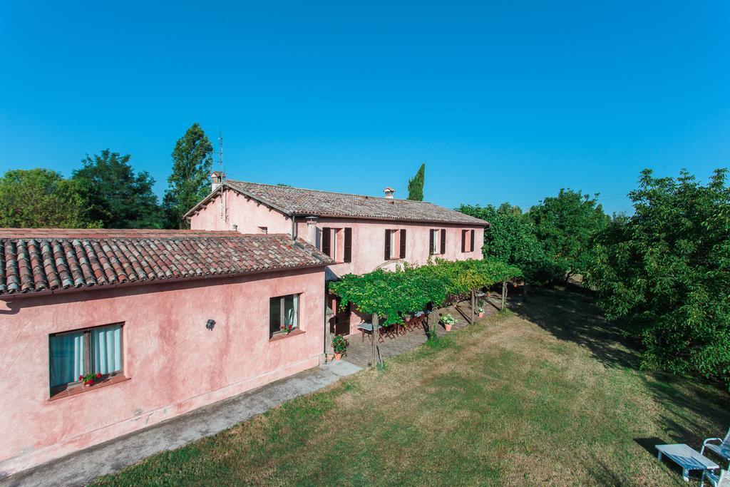 Agriturismo Il Pettirosso Guest House Forlì Eksteriør bilde